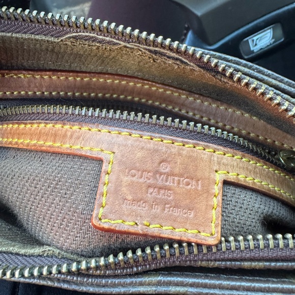 Louis Vuitton authentic Classic Brown Monogram Shoulder Bag - Picture 2 of 5